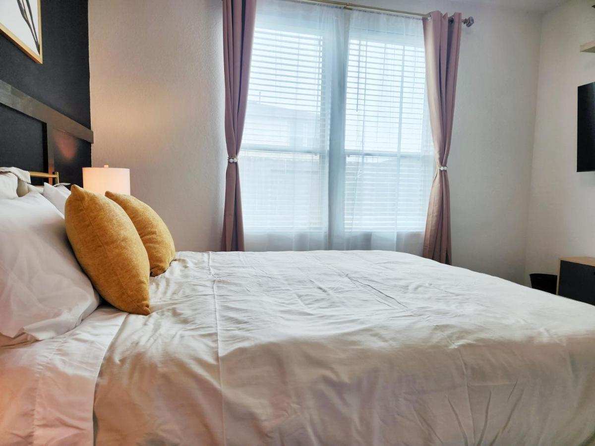 4 Bedroom Home Near Downtown Med Center Nrg Stadium Pearland Skyview Long By Ion Rentals Х'юстон Екстер'єр фото