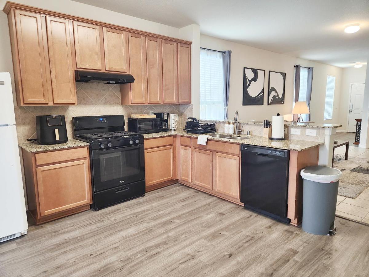 4 Bedroom Home Near Downtown Med Center Nrg Stadium Pearland Skyview Long By Ion Rentals Х'юстон Екстер'єр фото