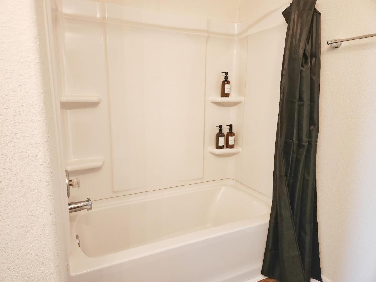 4 Bedroom Home Near Downtown Med Center Nrg Stadium Pearland Skyview Long By Ion Rentals Х'юстон Екстер'єр фото